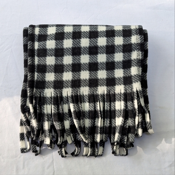 Soft Fleece Plaid Scarf Black and White with Fringe - Picture 5 of 5